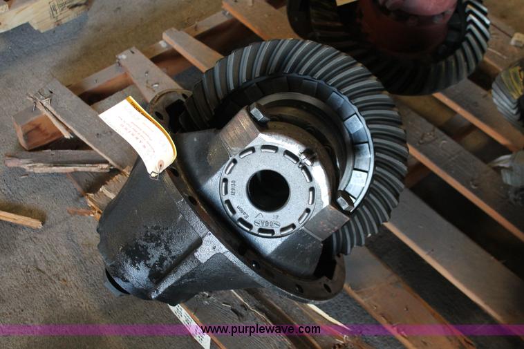 image for item AZ9476 Eaton RS404 differential