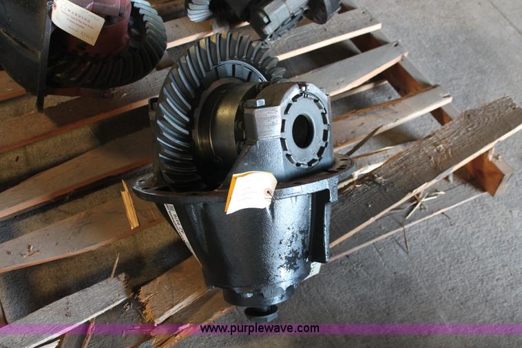 image for item AZ9476 Eaton RS404 differential