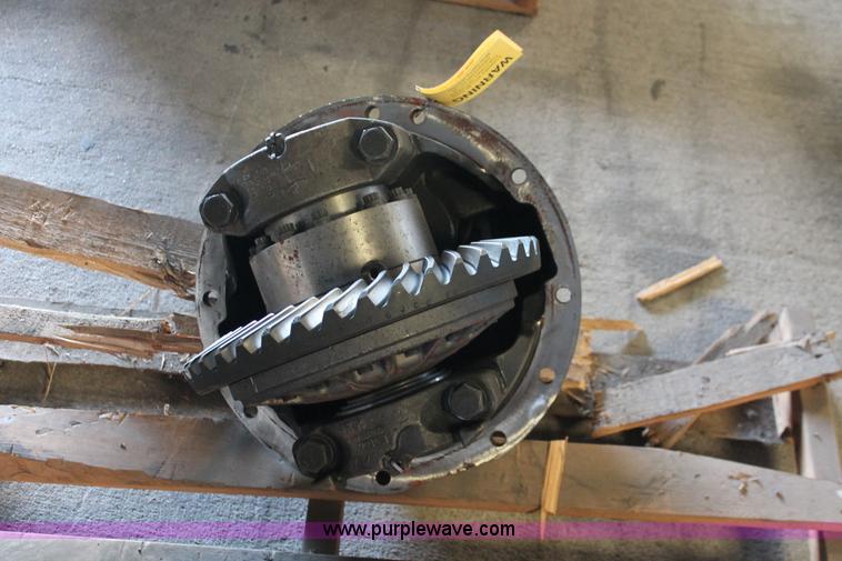 image for item AZ9476 Eaton RS404 differential