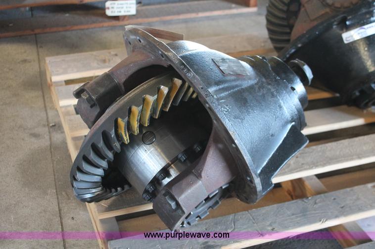 image for item AZ9477 Eaton RS404 differential