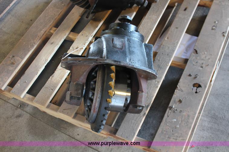 image for item AZ9477 Eaton RS404 differential