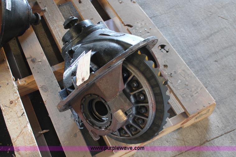 image for item AZ9477 Eaton RS404 differential