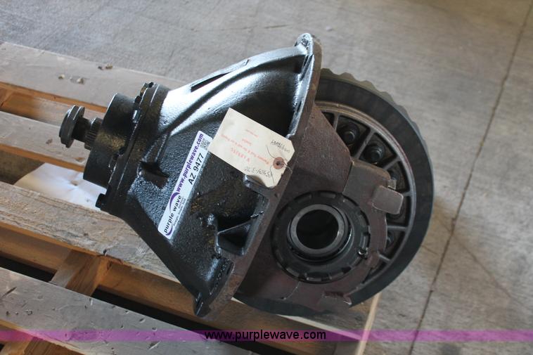 image for item AZ9477 Eaton RS404 differential