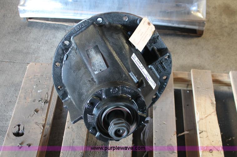 image for item AZ9477 Eaton RS404 differential