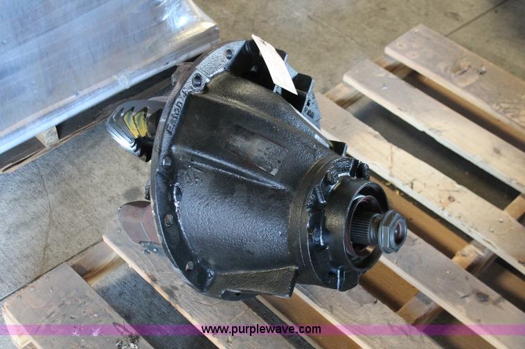 image for item AZ9477 Eaton RS404 differential