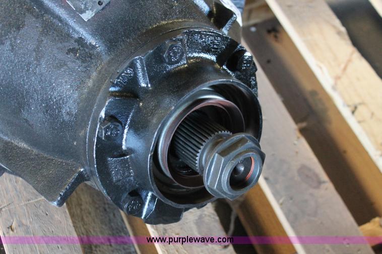 image for item AZ9477 Eaton RS404 differential