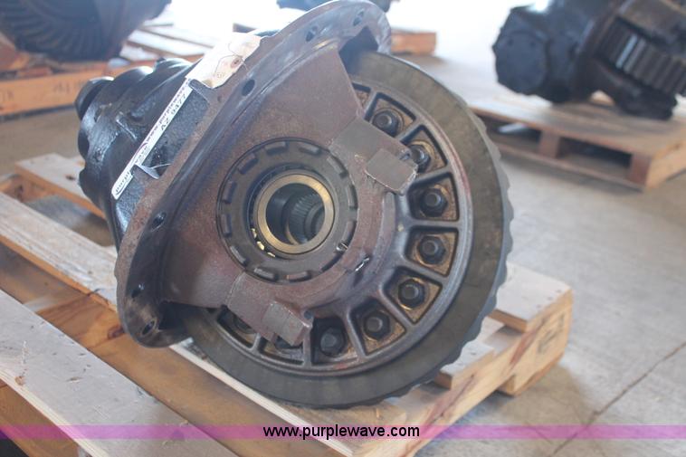 image for item AZ9477 Eaton RS404 differential