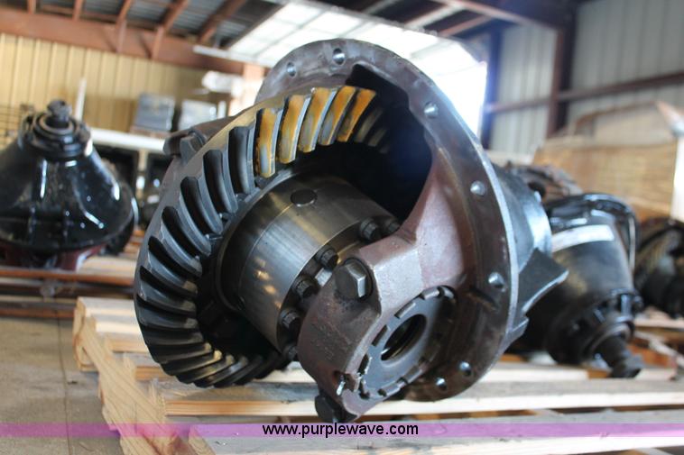 image for item AZ9477 Eaton RS404 differential