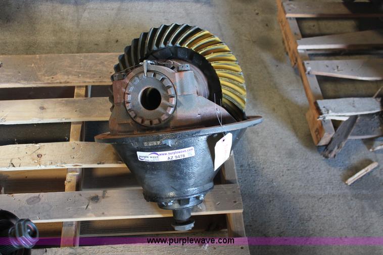 image for item AZ9478 Eaton RS402 rebuilt differential