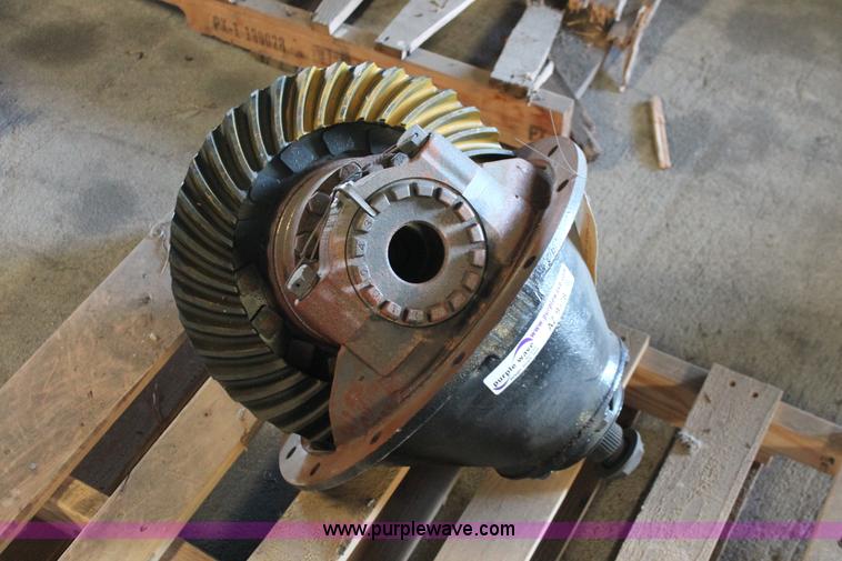 image for item AZ9478 Eaton RS402 rebuilt differential