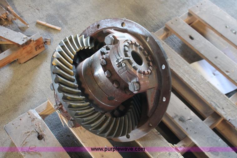 image for item AZ9478 Eaton RS402 rebuilt differential