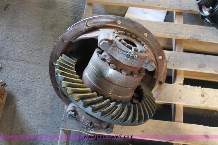 image for item AZ9478 Eaton RS402 rebuilt differential