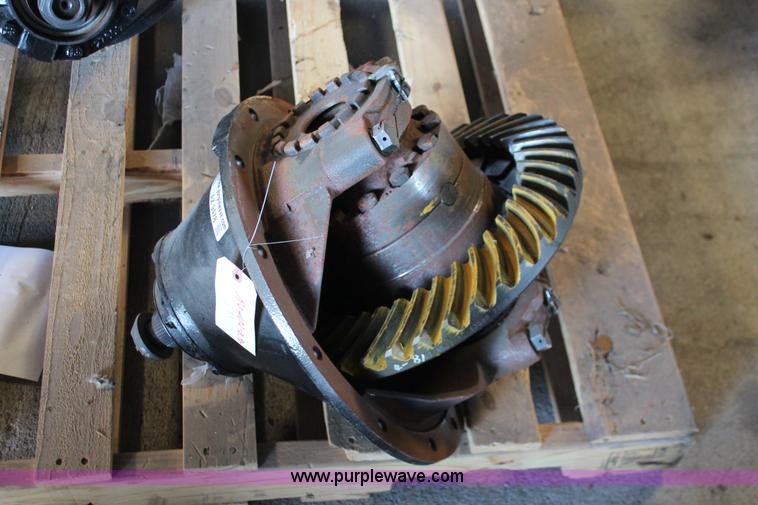 image for item AZ9478 Eaton RS402 rebuilt differential