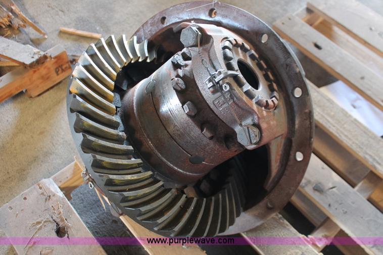 image for item AZ9478 Eaton RS402 rebuilt differential