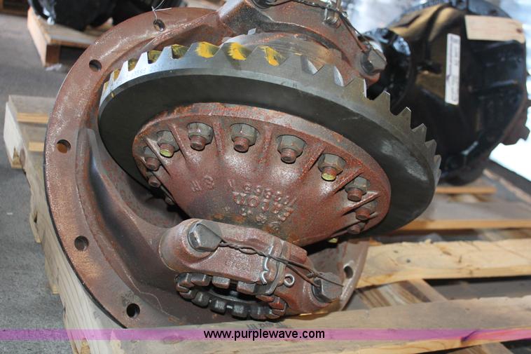 image for item AZ9478 Eaton RS402 rebuilt differential