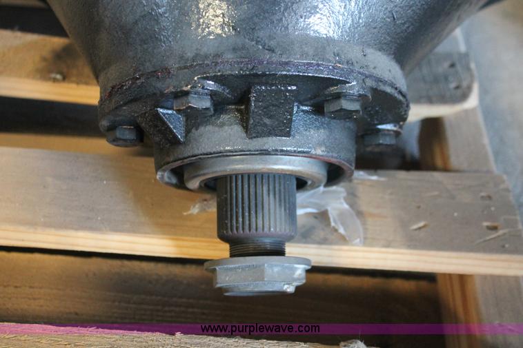 image for item AZ9478 Eaton RS402 rebuilt differential