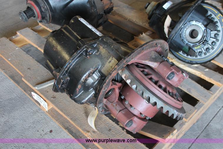 image for item AZ9481 Eaton DS404 differential