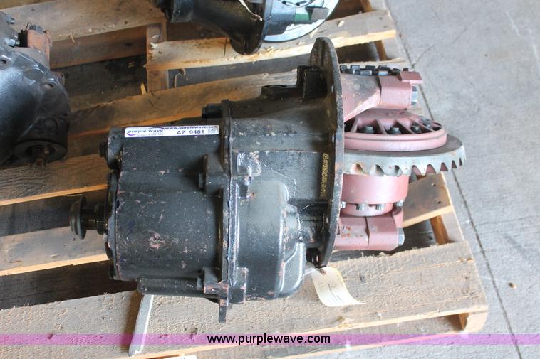 image for item AZ9481 Eaton DS404 differential