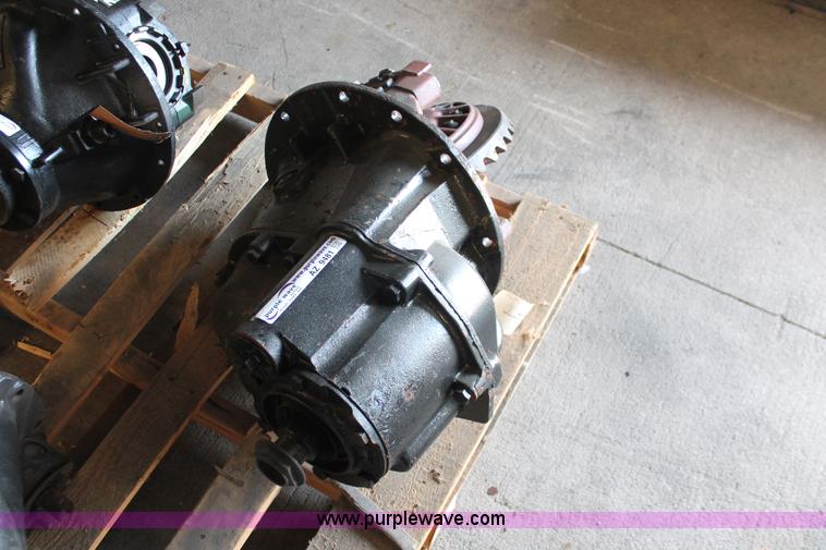 image for item AZ9481 Eaton DS404 differential