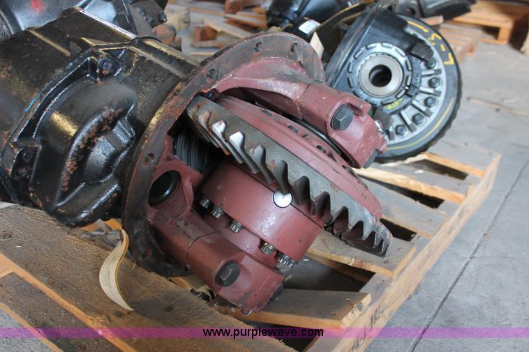 image for item AZ9481 Eaton DS404 differential