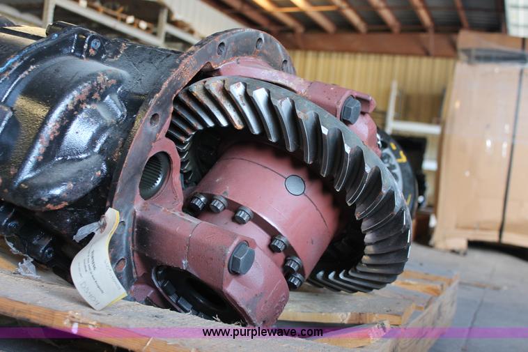 image for item AZ9481 Eaton DS404 differential