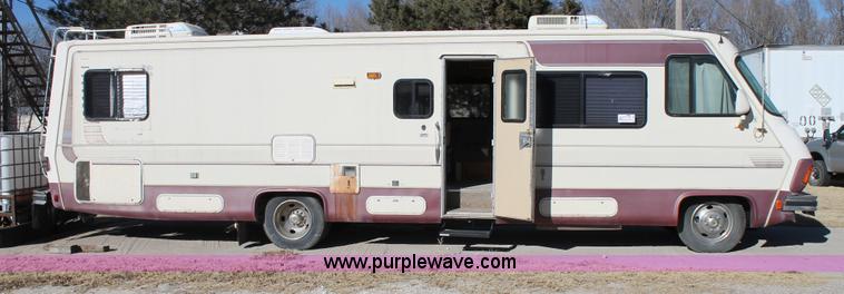 image for item C3667 1987 Chevrolet P30 Mobile Traveler 31' motorhome