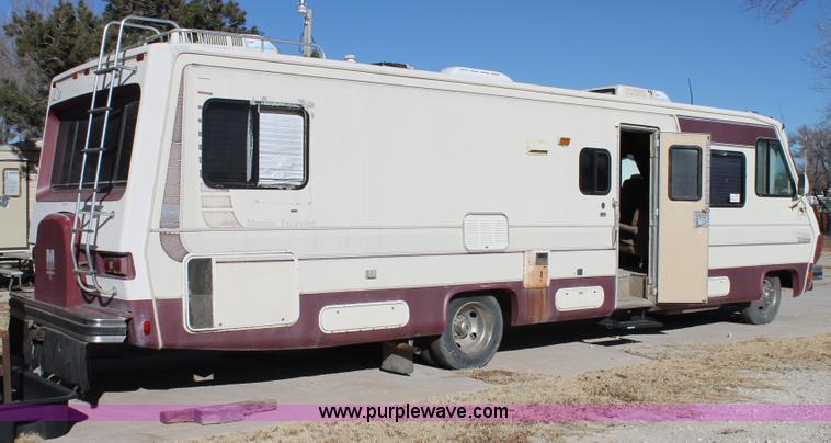 image for item C3667 1987 Chevrolet P30 Mobile Traveler 31' motorhome