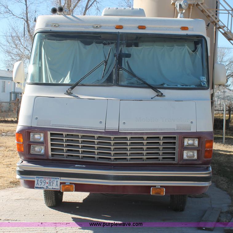 image for item C3667 1987 Chevrolet P30 Mobile Traveler 31' motorhome