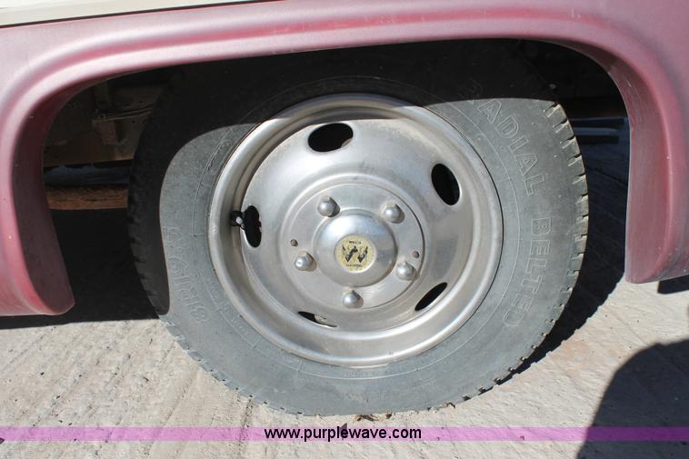 image for item C3667 1987 Chevrolet P30 Mobile Traveler 31' motorhome