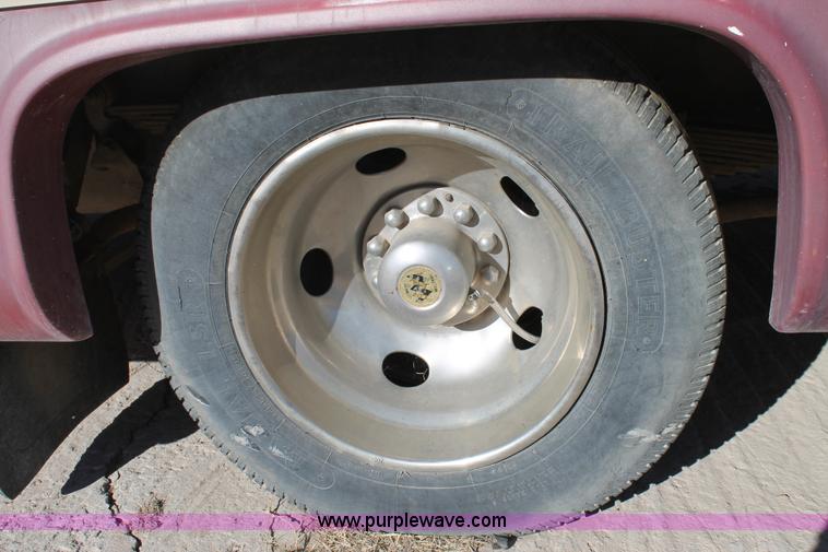 image for item C3667 1987 Chevrolet P30 Mobile Traveler 31' motorhome