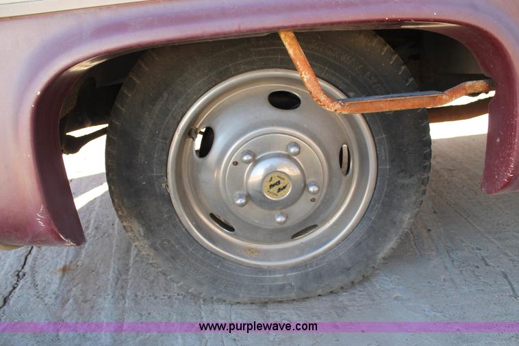 image for item C3667 1987 Chevrolet P30 Mobile Traveler 31' motorhome