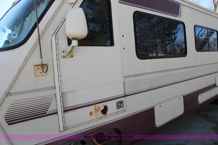 image for item C3667 1987 Chevrolet P30 Mobile Traveler 31' motorhome