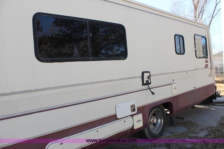 image for item C3667 1987 Chevrolet P30 Mobile Traveler 31' motorhome