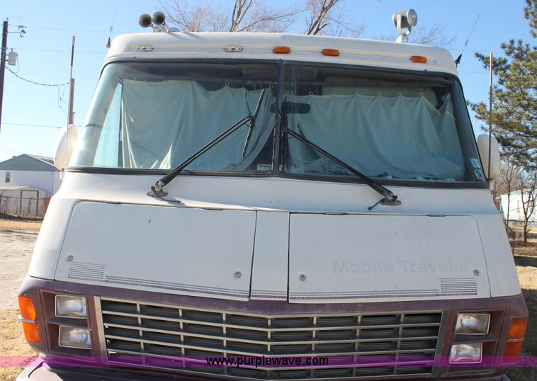 image for item C3667 1987 Chevrolet P30 Mobile Traveler 31' motorhome