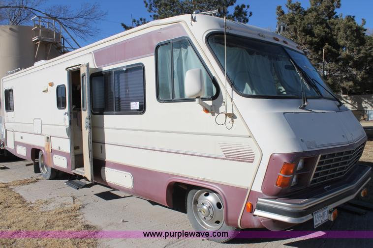 image for item C3667 1987 Chevrolet P30 Mobile Traveler 31' motorhome