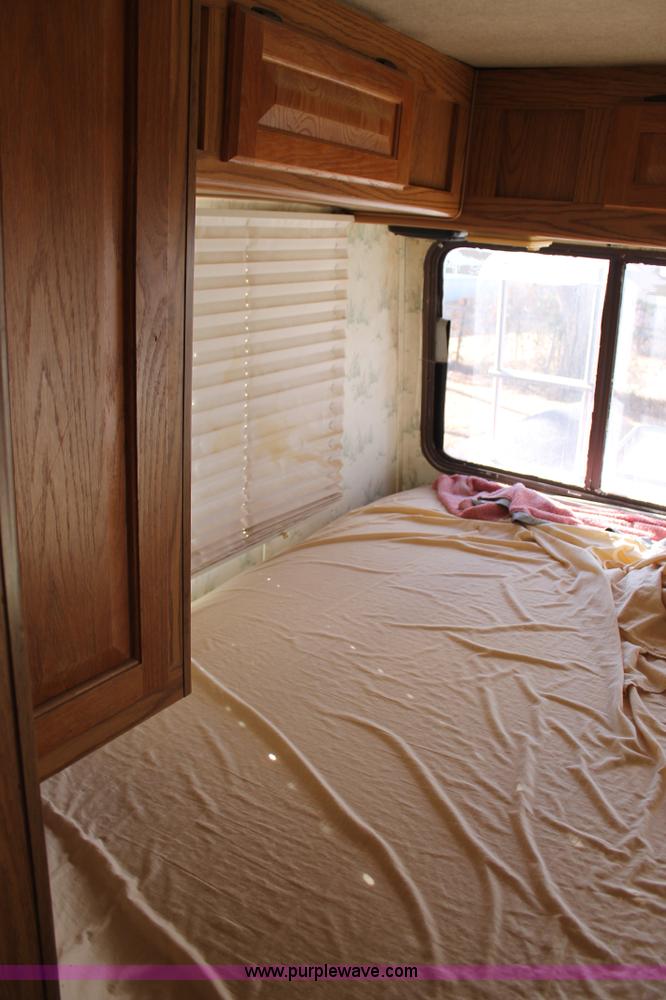 image for item C3667 1987 Chevrolet P30 Mobile Traveler 31' motorhome