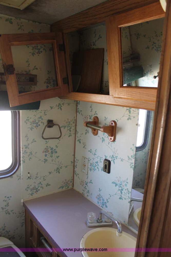 image for item C3667 1987 Chevrolet P30 Mobile Traveler 31' motorhome