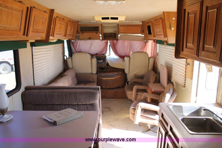 image for item C3667 1987 Chevrolet P30 Mobile Traveler 31' motorhome