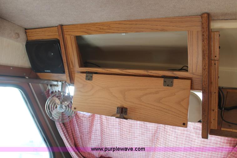 image for item C3667 1987 Chevrolet P30 Mobile Traveler 31' motorhome