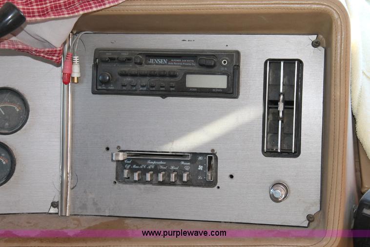 image for item C3667 1987 Chevrolet P30 Mobile Traveler 31' motorhome