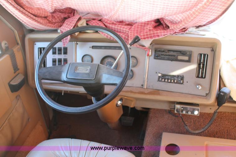 image for item C3667 1987 Chevrolet P30 Mobile Traveler 31' motorhome