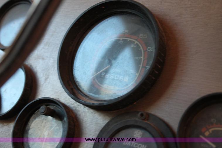 image for item C3667 1987 Chevrolet P30 Mobile Traveler 31' motorhome