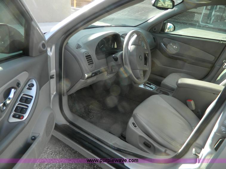 image for item D6077 2004 Chevrolet Malibu LT