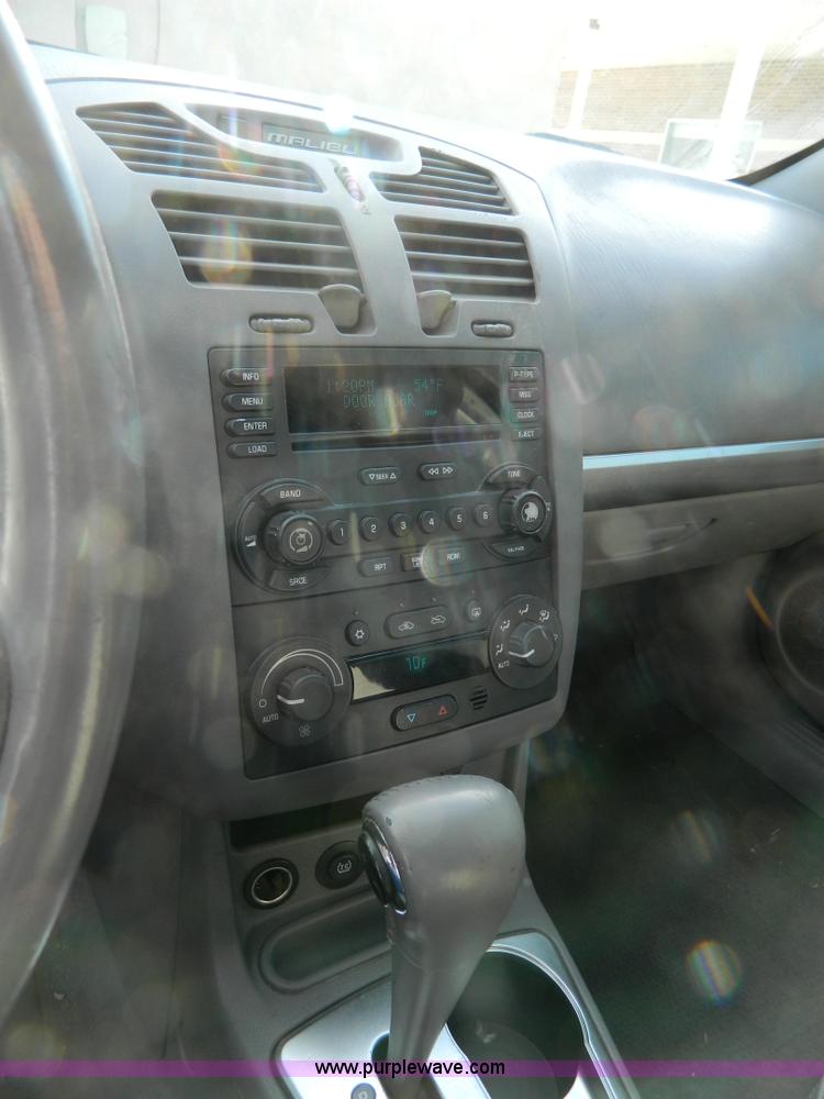 image for item D6077 2004 Chevrolet Malibu LT