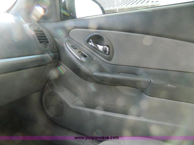 image for item D6077 2004 Chevrolet Malibu LT