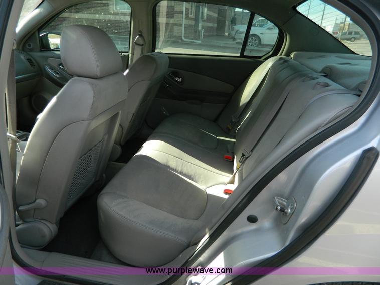 image for item D6077 2004 Chevrolet Malibu LT