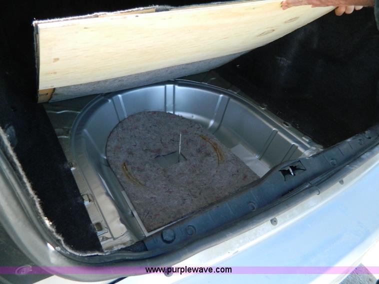 image for item D6077 2004 Chevrolet Malibu LT