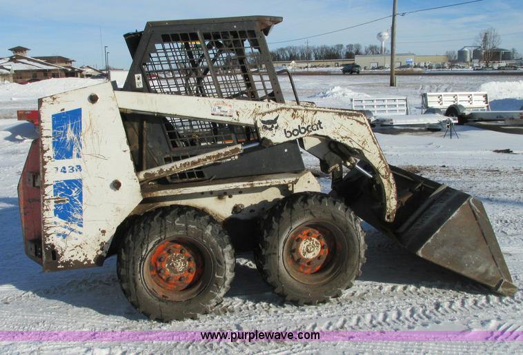 image for item E5236 1990 Bobcat 743B skid steer
