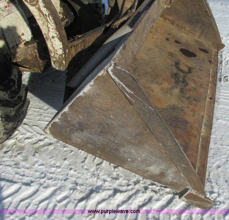 image for item E5236 1990 Bobcat 743B skid steer