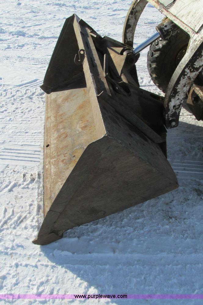 image for item E5236 1990 Bobcat 743B skid steer